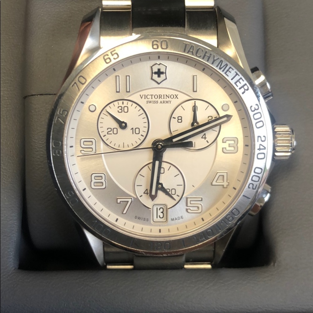 VICTORINOX Mens watch stainless steel 241499